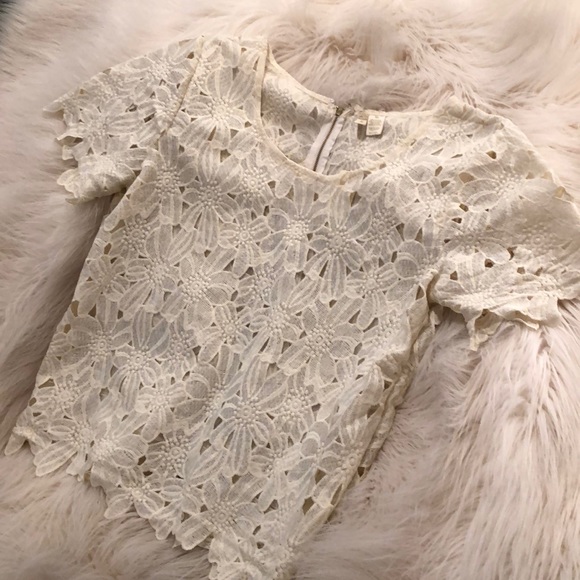 Laser cut, flower design, cream colored blouse - Picture 2 of 3